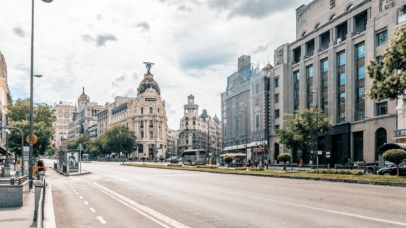 Vista de Madrid desde Banco de España, con el edificio de Metrópolis al fondo.